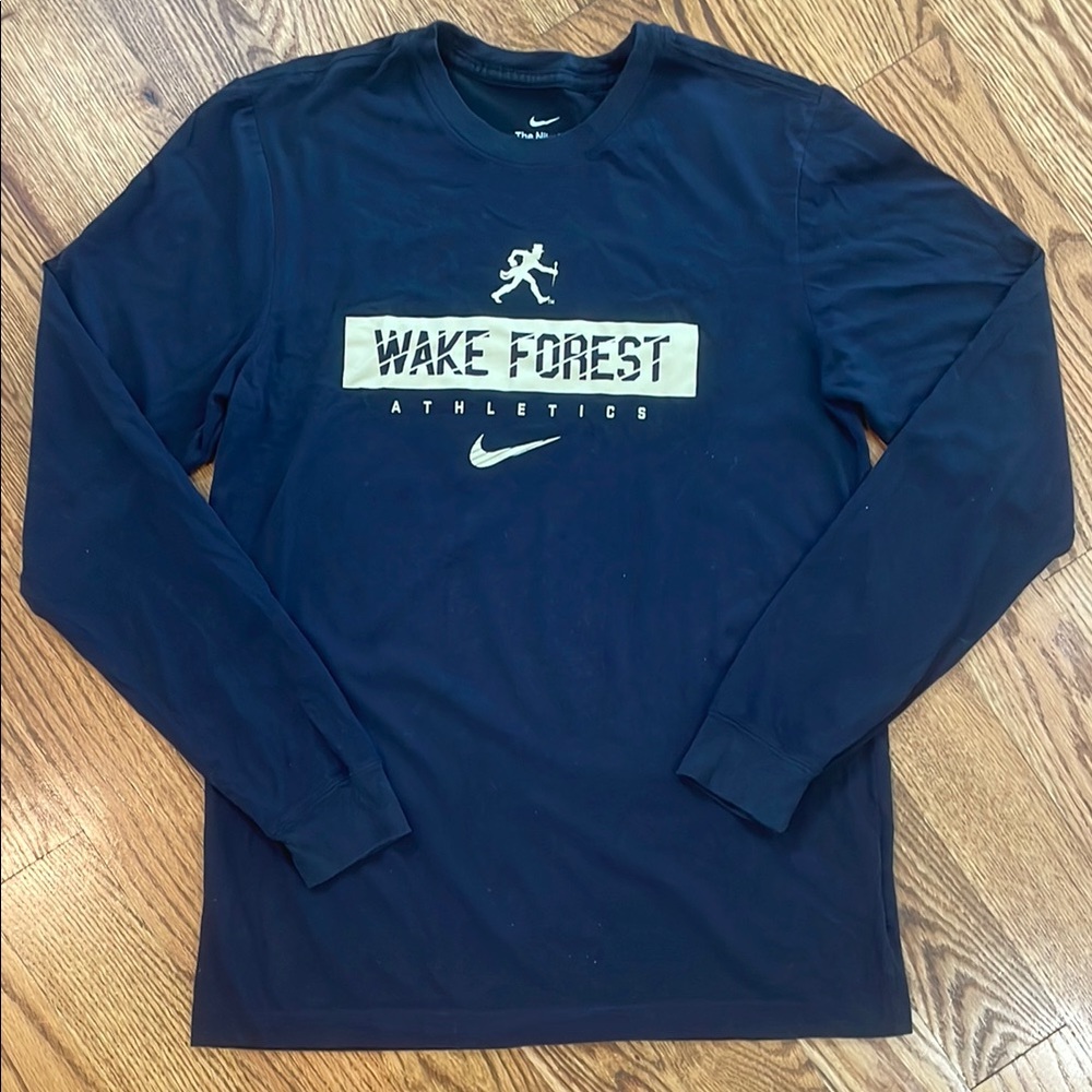 Men’s Wake Forest Demon Deacons Nike Long Sleeve Shirt. Size Small. Like New.